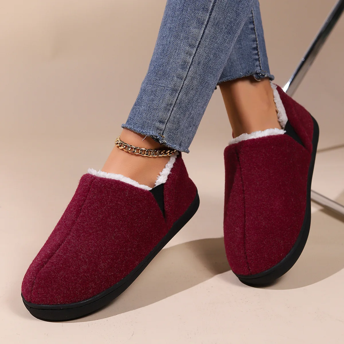 Comwarm: Warme, kurze Plüsch-Hausschuhe für Damen, mit flauschigem Innenfutter, ideal für den Innenbereich, bequeme, weiche Sohle, modische Schlafzimmer-Hausschuhe. – Detail 2