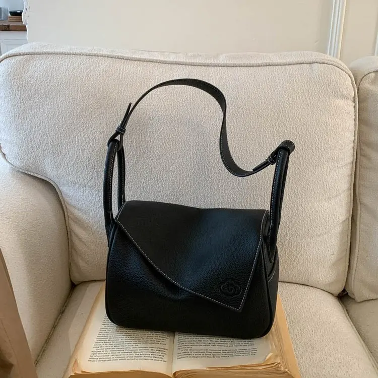 

Новая минималистичная сумка-конверт 2026 года для женщин из мягкой искусственной кожи с фигурным отверстием, универсальная сумка через плечо/кроссбоди