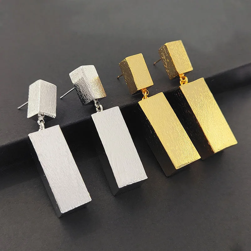 

Exaggerated Metal Square Earrings for Women Retro Vintage Light luxury Hollow Three-dimensional Fashion Earring Post