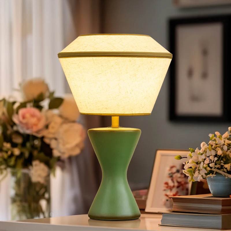 

American retro desk lamp bedroom bedside table lamp living room study decoration atmosphere ceramic creative personality