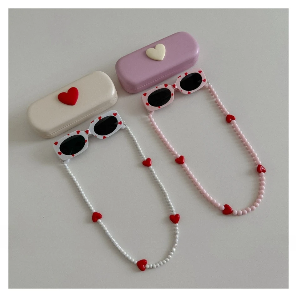 

Little Girls Heart Shape Sunglasses With Case Beaded Pearl Chain Kids Eyeglass Set for Girls Outdoor and Travel Beach Wear BT14