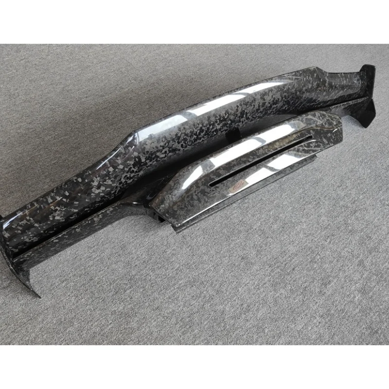 

Suitable for 2014-2018 Lamborghini Huracan LP580 LP610 LP640 EVO modified body kit V style forged carbon fiber rear spoiler