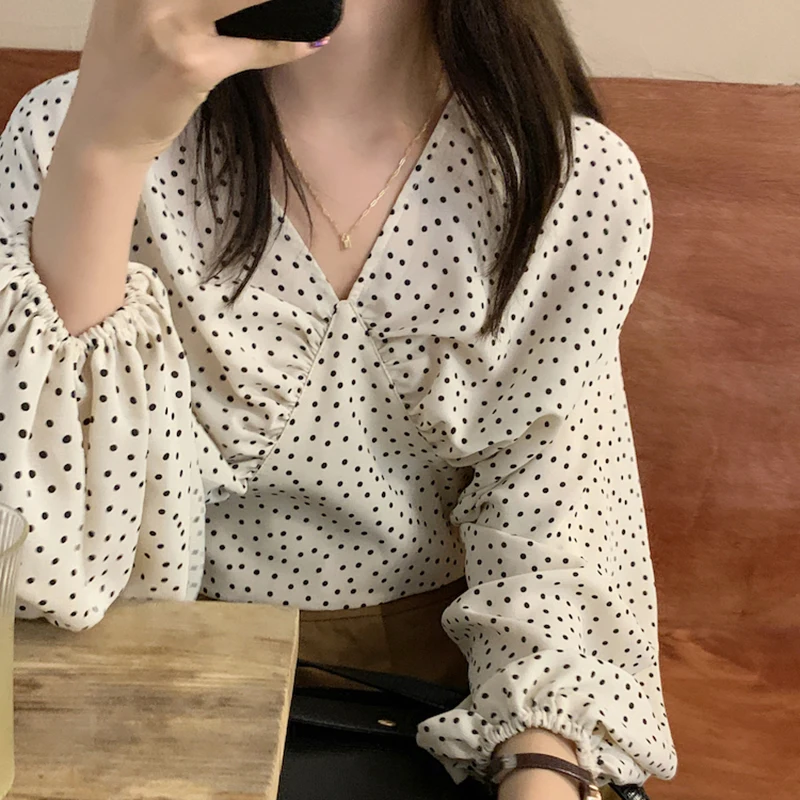 Chic V-Ne Polka Dot Bubble Sve Loose Fit irt with Bow Tie Ba for Women's Commute Korean Sle Long Sve Top