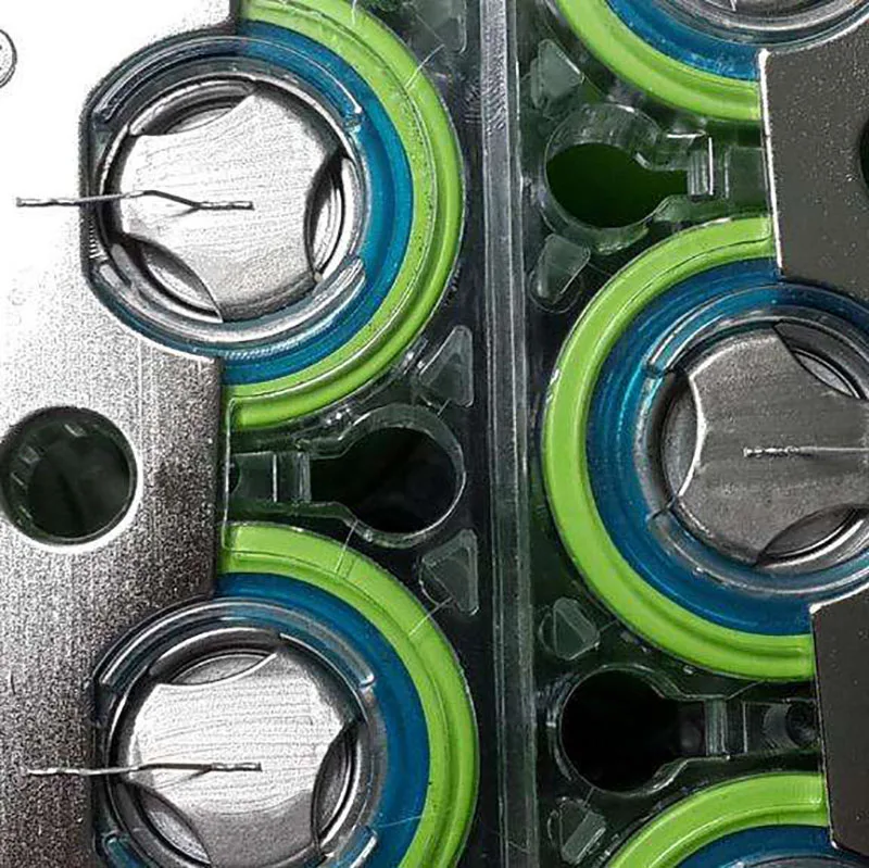 Macchina incollatrice automatica per cavi in alluminio ad ultrasuoni con batteria cilindrica continua 18650 21700