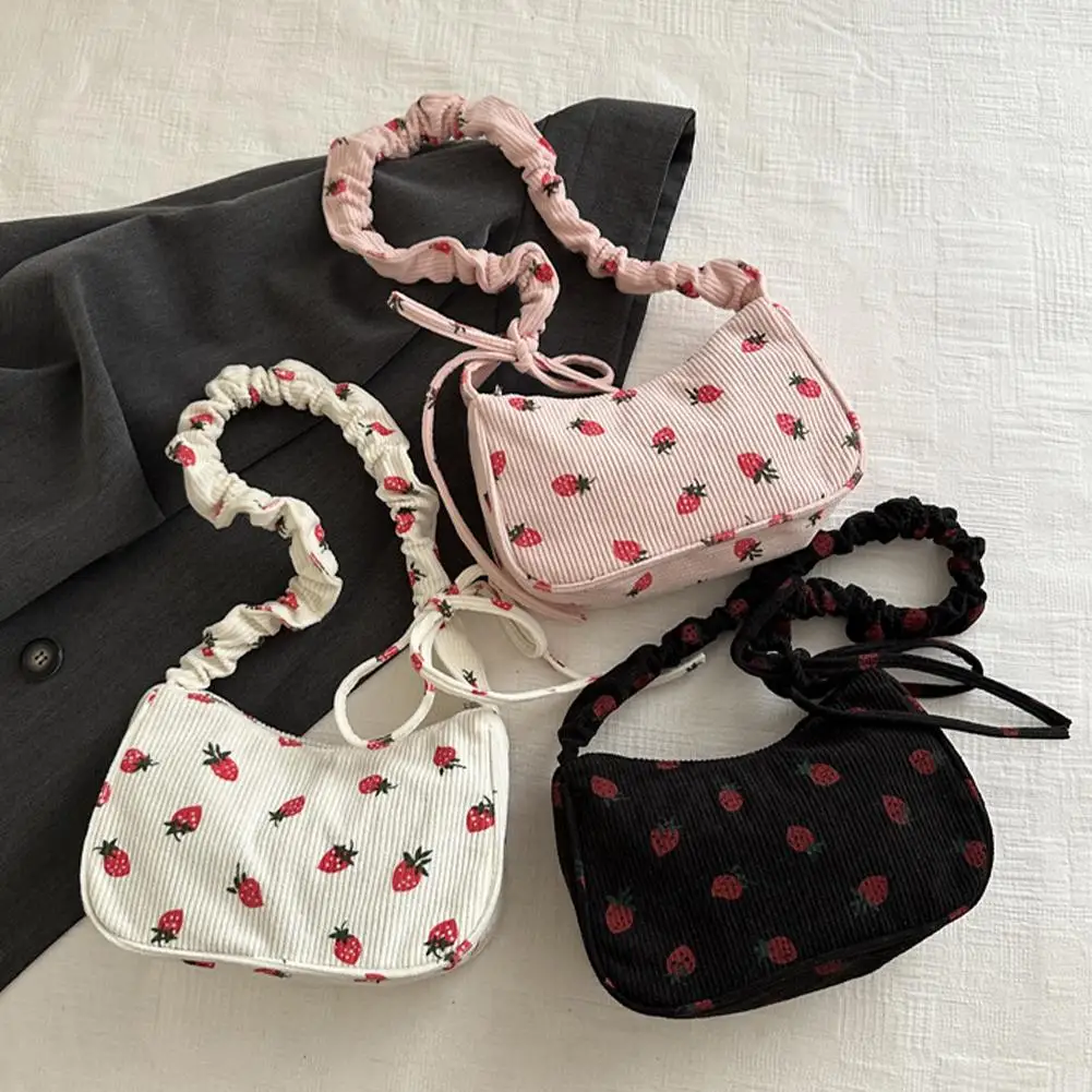 Petit sac sous les bras pour femmes, sac à main en velours côtelé, mignon imprimé fraise, petit fourre-tout demi-lune Design, sac à main en tissu écologique, Mini sacs à bandoulière