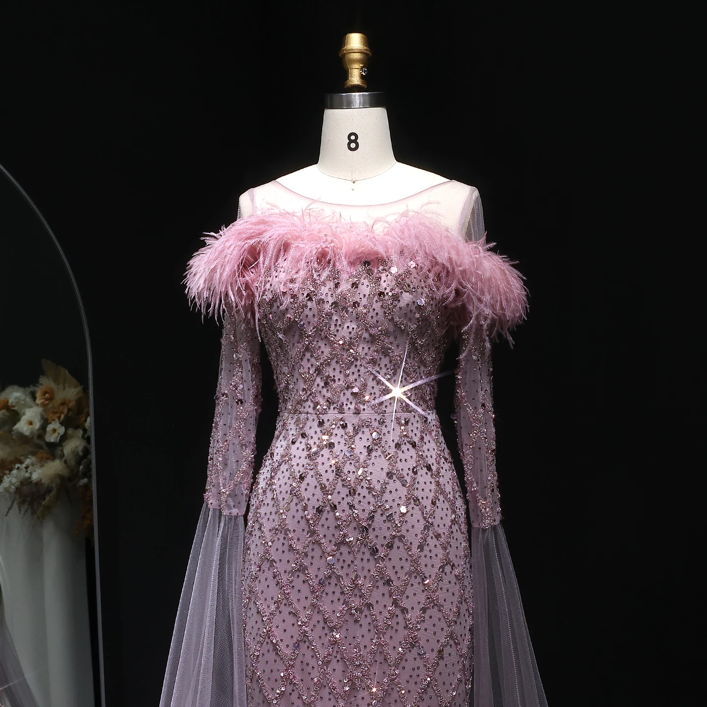 Sharon Said Luxuriöses Rosa Tüll-Abendkleid mit Federn, Langen Ärmeln, Schwer Perlenbestickt, Meerjungfrauenstil, für Formelle Anlässe und Partys, SS072 Maßanfertigung – Detail 4
