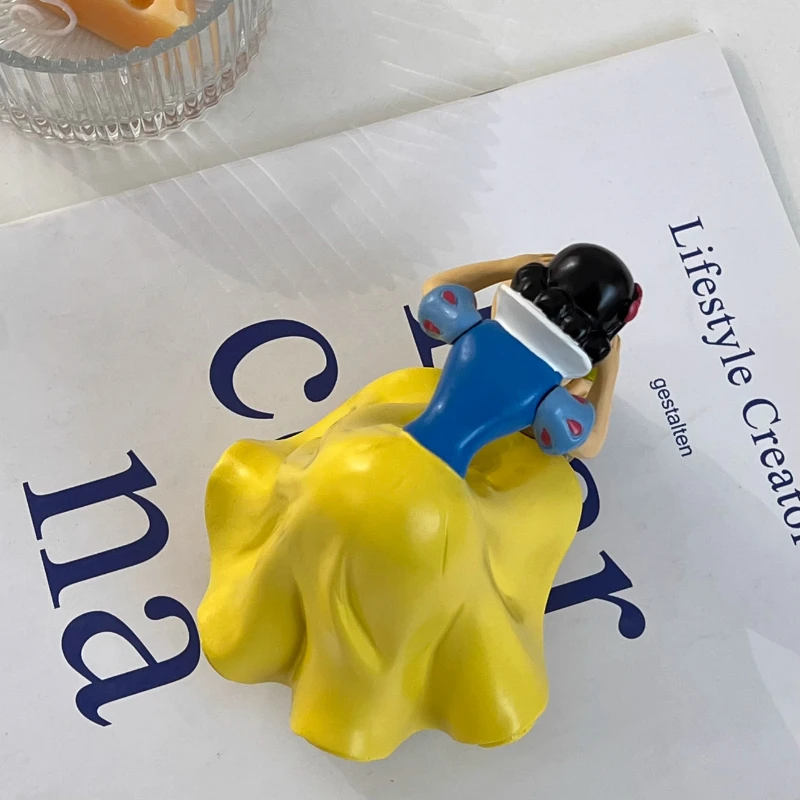 Kreskówka Królewna Śnieżka Pocałunki Krasnale Figurka Anime Model na Biurko Ozdoby Dekoracja Domu Prezent Urodzinowy dla Dzieci Zabawka