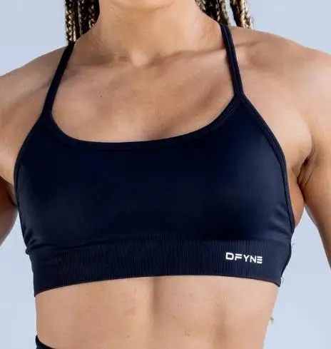 حمالة صدر رياضية ديناميكية بدون ظهر مع شعار للنساء حمالة صدر لليوجا بدون خياطة متوسطة الدعم مبطنة للصالة الرياضية توب رياضي للياقة البدنية قابل للتمدد