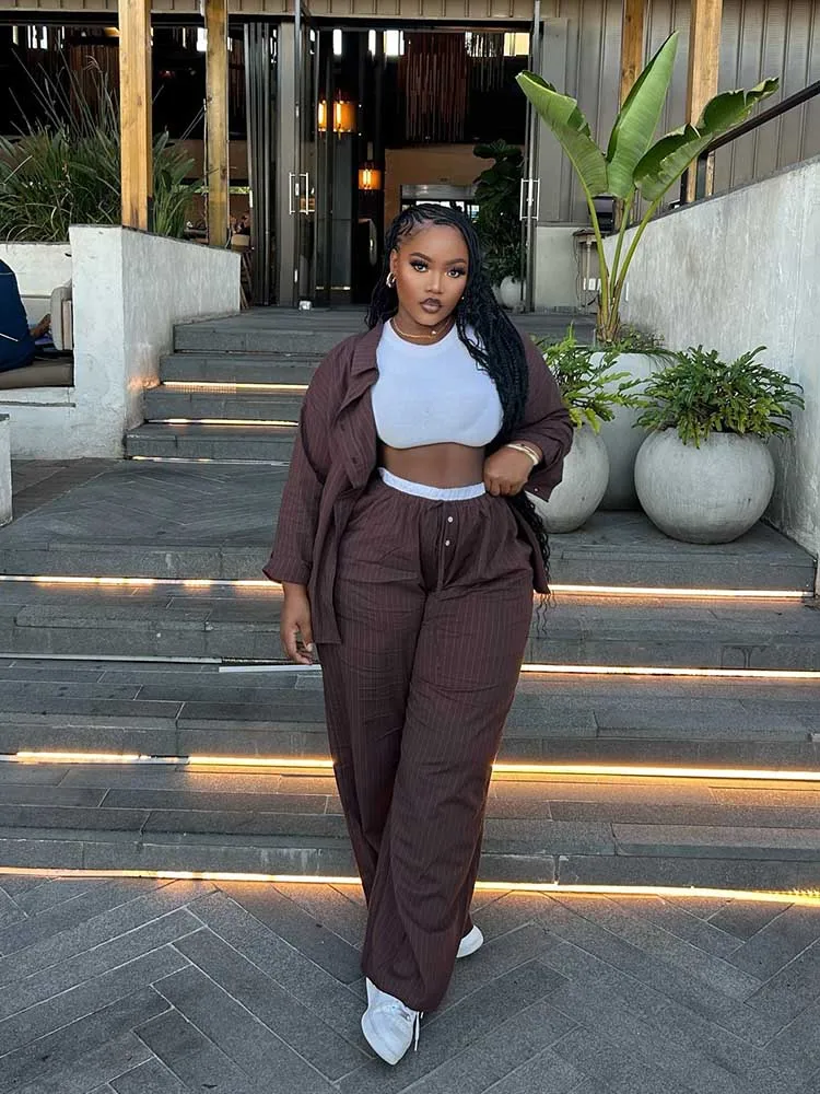 長袖シャツとワイドパンツ女性のための秋のエレガントなセット 2 ピースストライプブラウン女性服スーツ卸売ドロップシッピング