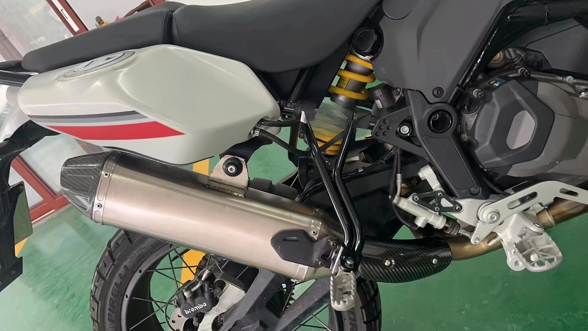 Valve Control Motorcycle Exhaust Systems for 900cc Adventure Bike, Modified Titanium Stainless Steel Muffler, Aftermarket Parts
