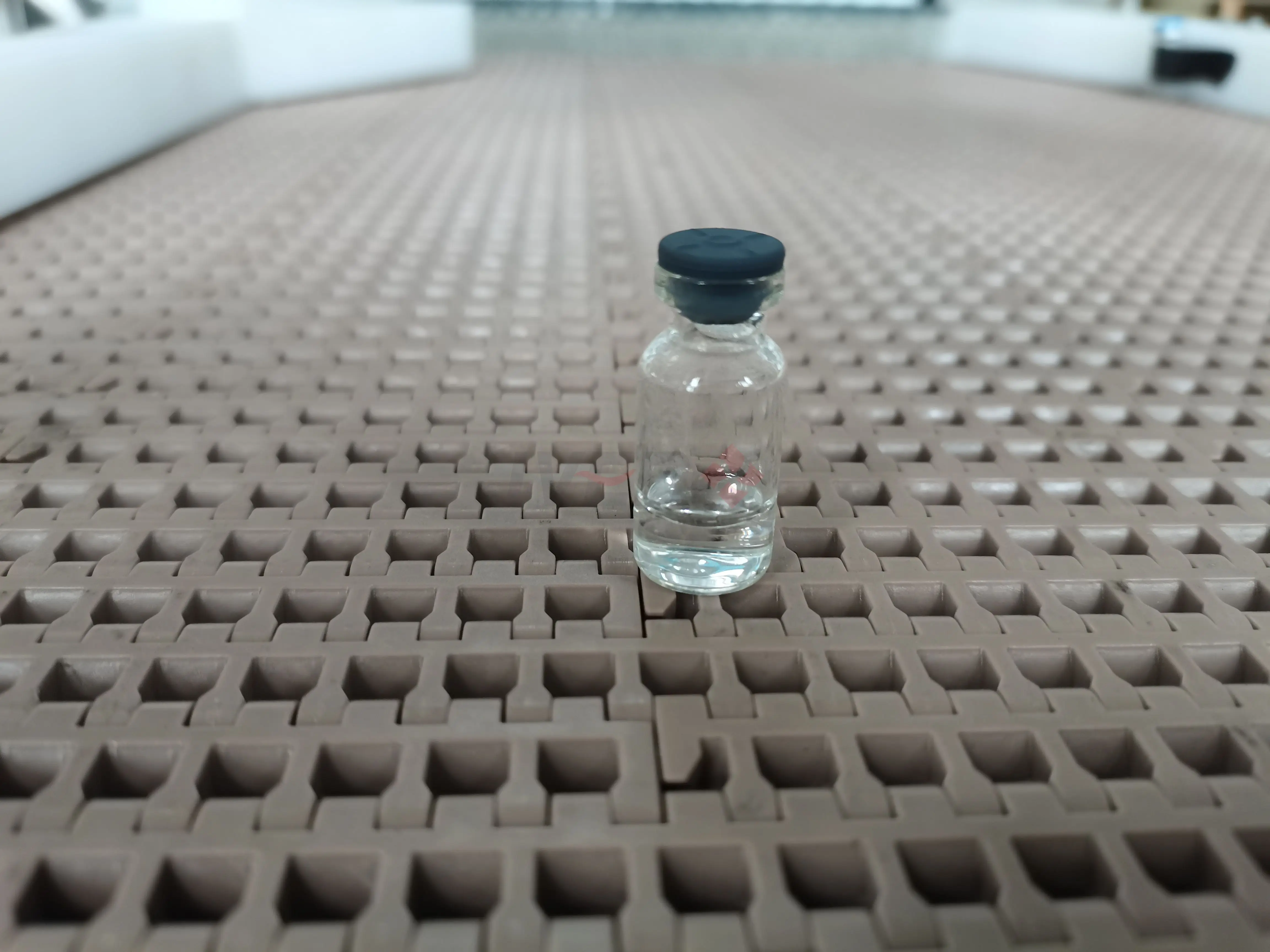 Автоматизированное наполнительное оборудование. Оборудование для наполнения и запечатывания флаконов. Наполнитель и герметик для флаконов с CE и ISO.