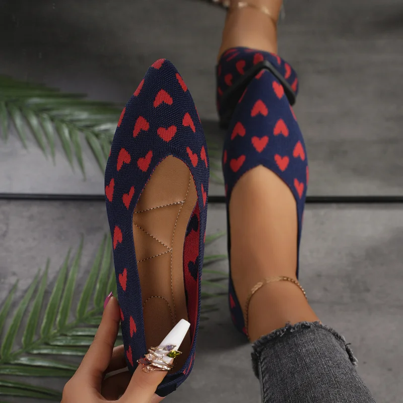 حذاء مسطح بمقدمة مدببة مقاس كبير لعام 2025 للنساء، حذاء محبوك منخفض القطع مسامي مع نعل ناعم، حذاء مريح للأم