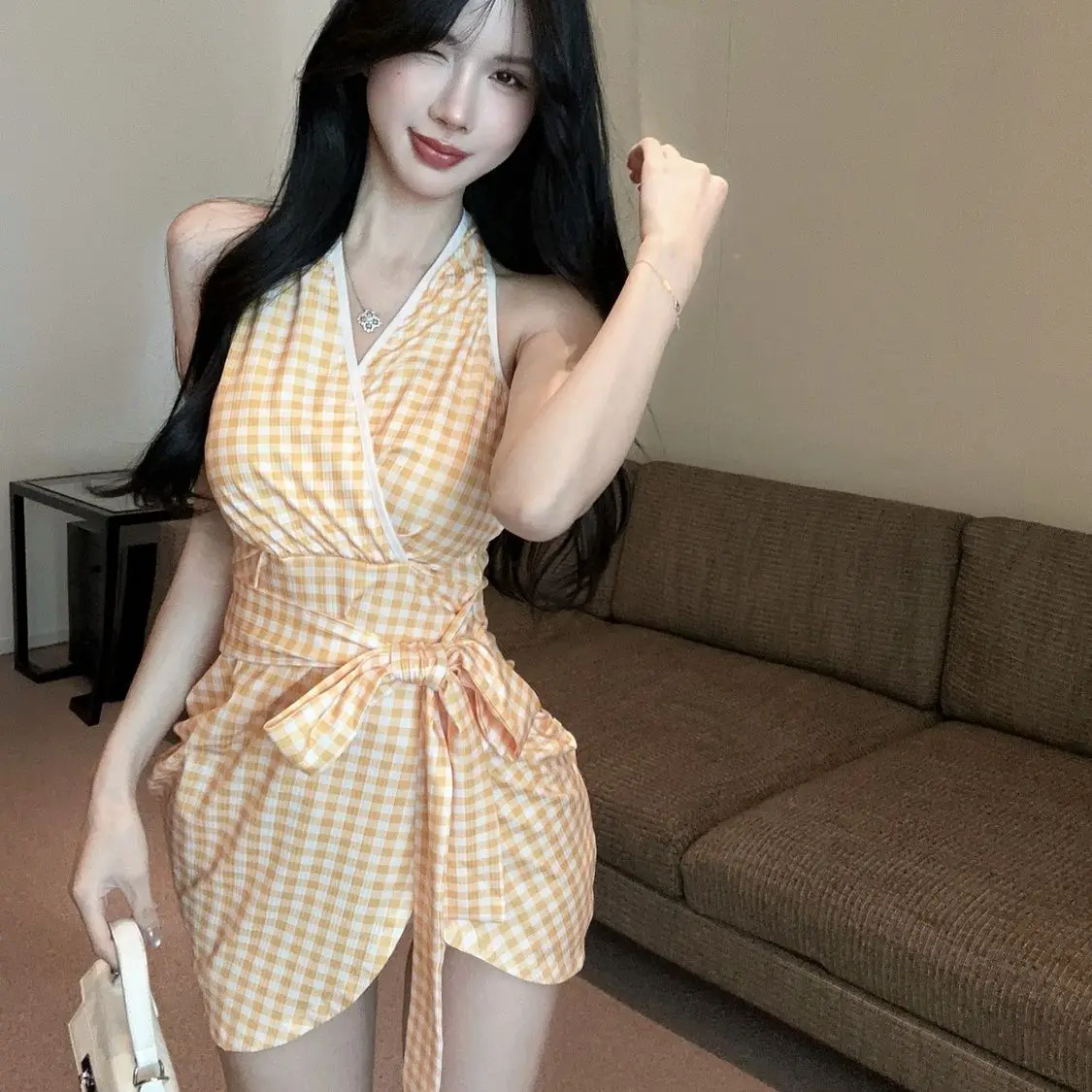 ฤดูร้อนHalter Mini Dressผู้หญิงลายสก๊อตแขนกุดBodycon Bow TieเอวElegant Casual Backlessปิกนิกสไตล์ชุด 2025 ใหม่