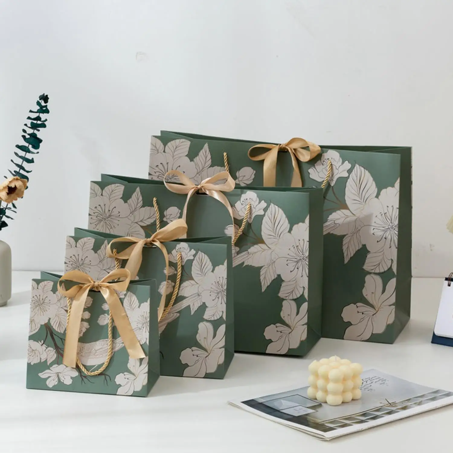 1PC Paper Gift Bag Gold Ribbon Shopping Bags Flower Bird Printed Storage Packet with Handle Party Packaging Bags