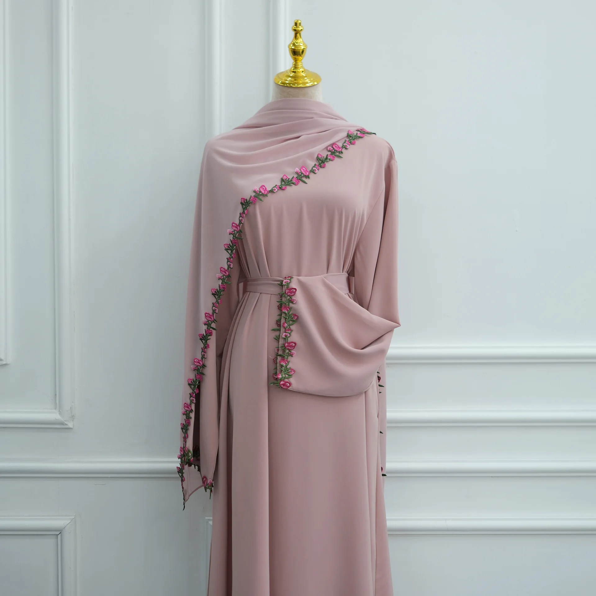 Zahraa Damenkleider Islamische Kleidung Freizeitkleid Spitzenblumen Neues Weiches Nida Geschlossenes Abaya Muslimisches Kleid mit Passendem Hijab – Detail 9