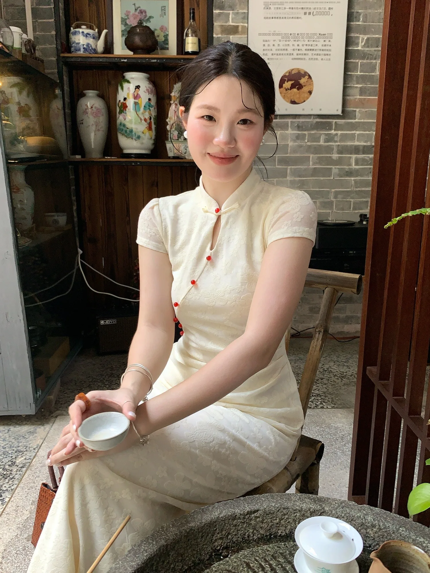 

Новое китайское вышитое платье-ципао для женщин, приталенное, с коротким рукавом, длинное, красивое, из полиэстера и спандекса, эластичное