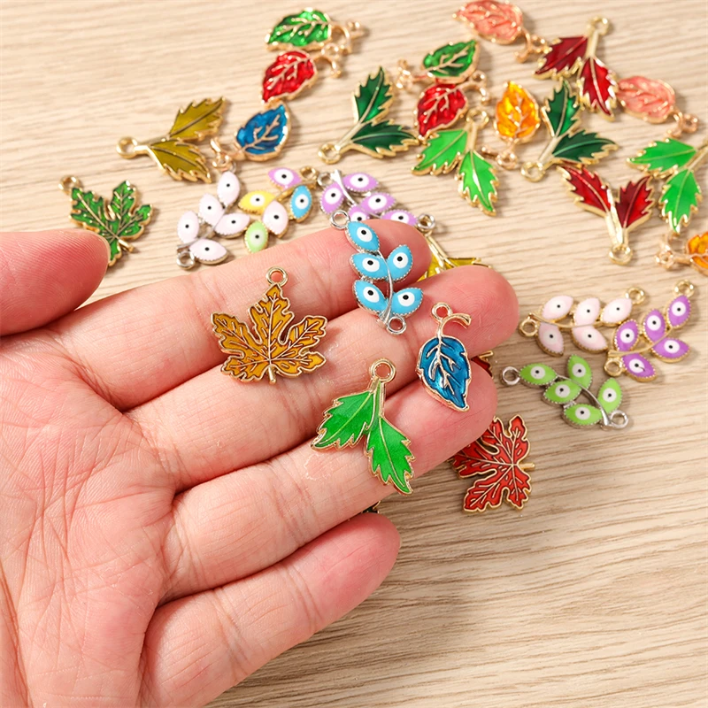 10 Stück niedliche Emaille-Anhänger mit Pflanzen- und Blattmotiven für die Herstellung von Halsketten, Ohrringen, Armbändern, DIY-Bastelarbeiten, Schmuckzubehör – Detail 1