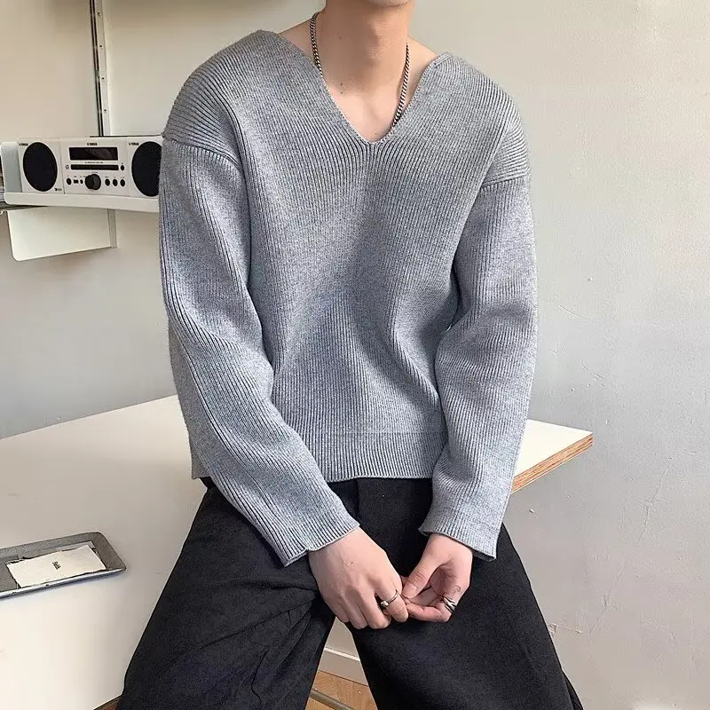 French style V-neck knitted sweater with a high-end feel, loose long sleeved sweatshirt, men's model outfit, artistic student, n