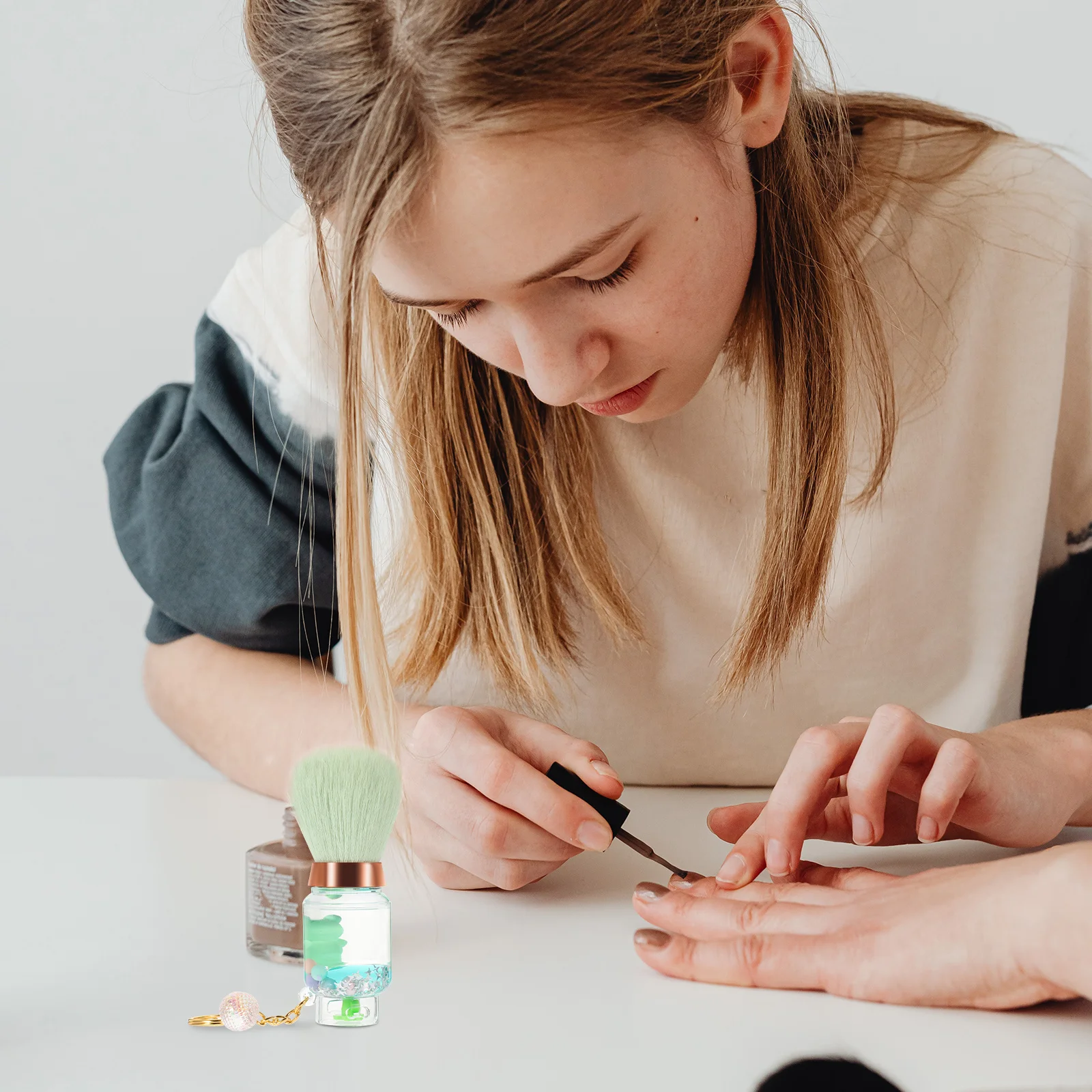 Przenośny pojemnik na gaz, pędzel do pudru sypkiego, miękkie włosie, narzędzie podróżne, pędzel do makijażu do różu i pudru do twarzy.