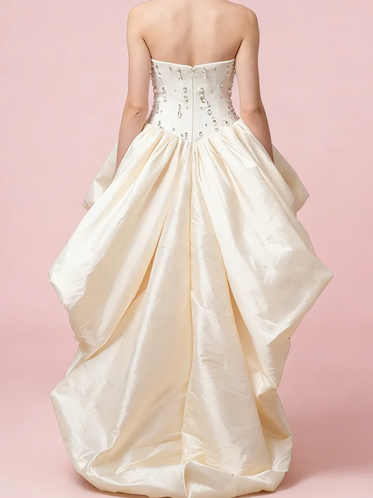 أنيقة الحبيب الخرز بلا أكمام فساتين زفاف العروس غير المتكافئة أثواب الزفاف حسب الطلب