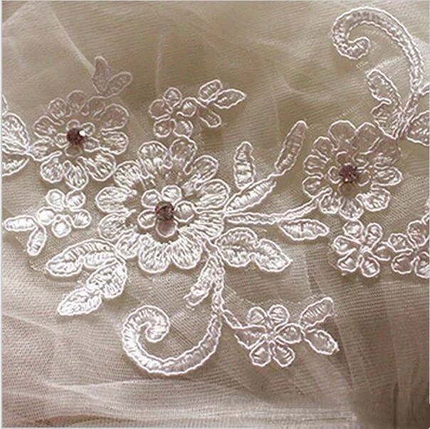 In Voorraad Korte Een Layer Taille Lengte Kralen Diamond Geappliqueerde Wit Of Ivoor Wedding Veil Bridal Veils Met Kam