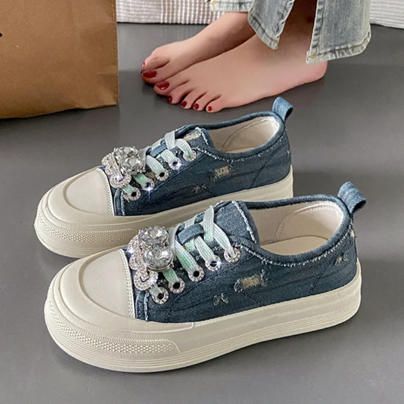 2023 nuove scarpe vulcanizzate da donna piattaforma in tessuto Denim scarpe di tela stringate Casual Sneakers giovanili traspiranti scarpe da tavola per studenti