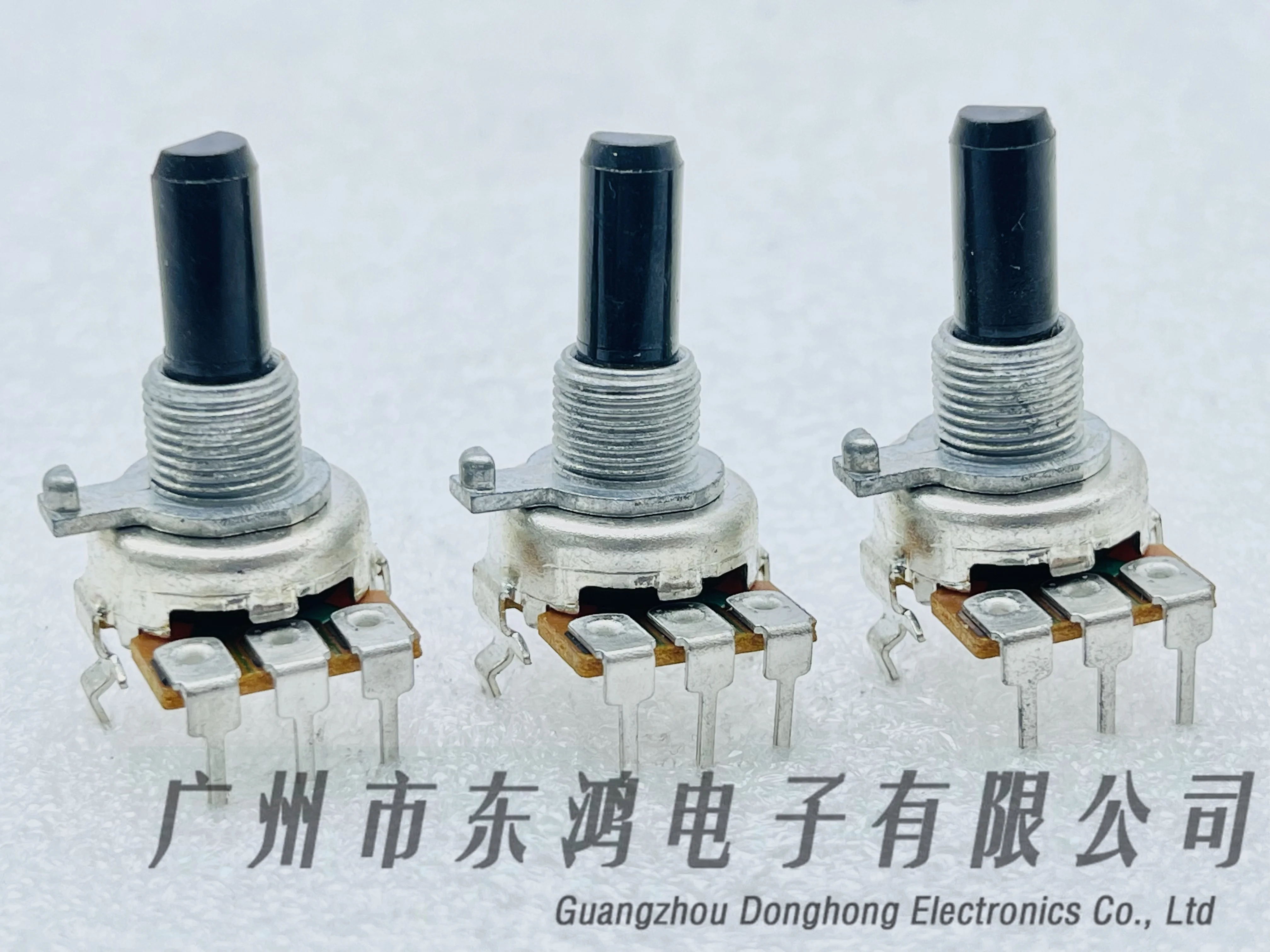 1PCS Fuhua RD09L114 type precision single potentiometer B2K power amplifier 3 pin with center positioning shaft length 20mm
