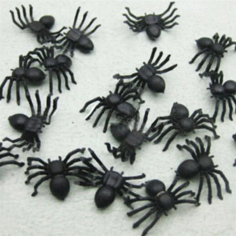 50pcs Halloween Spiders Decorations Small Black Luminous Plastic Spiders Haunted House Spider Decoration Simulation Tricky Toy