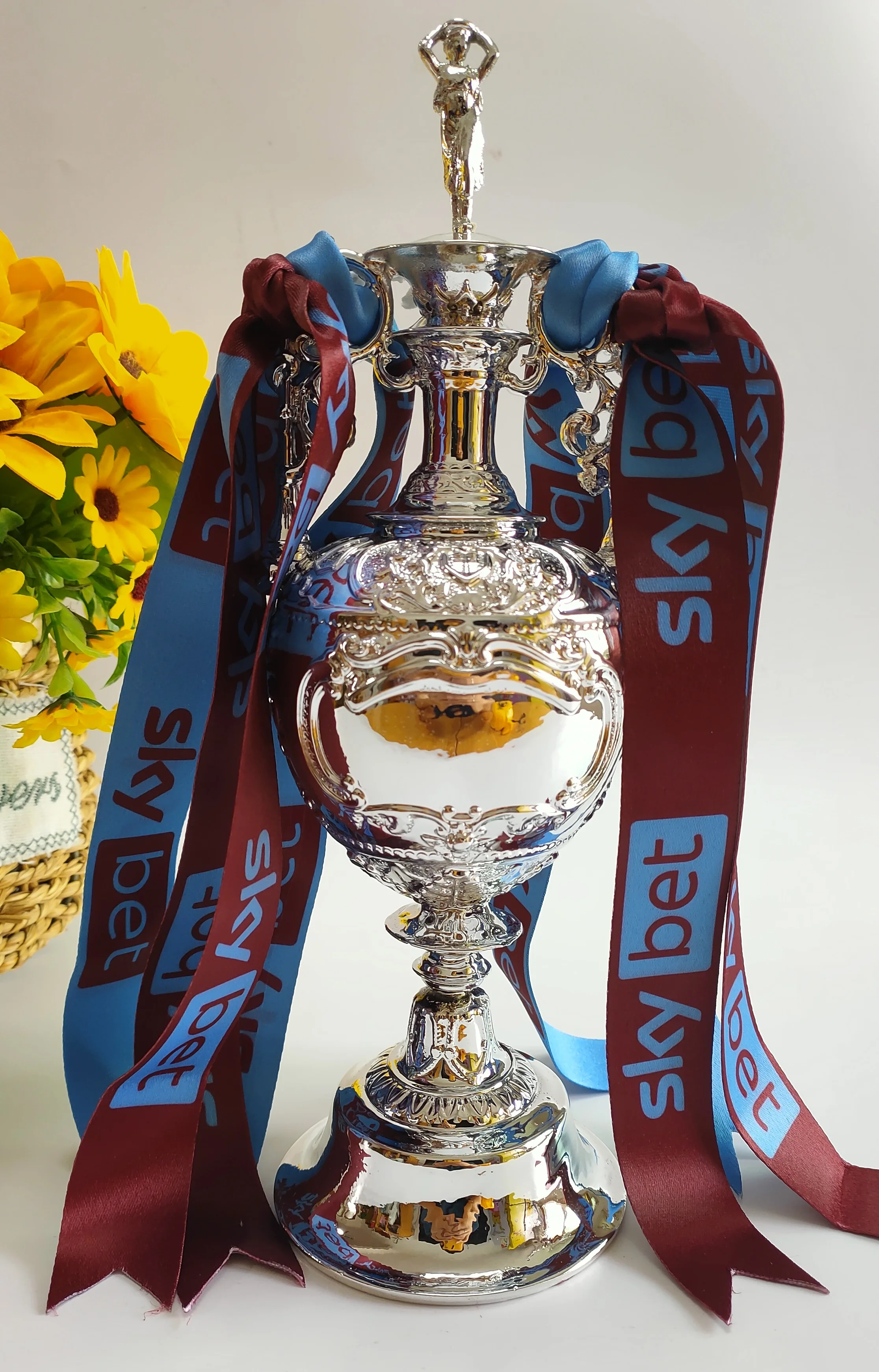 

Football League First Division Trophy 32 cm Height The Lady Trophy Cup Champions Fan Souvenirs