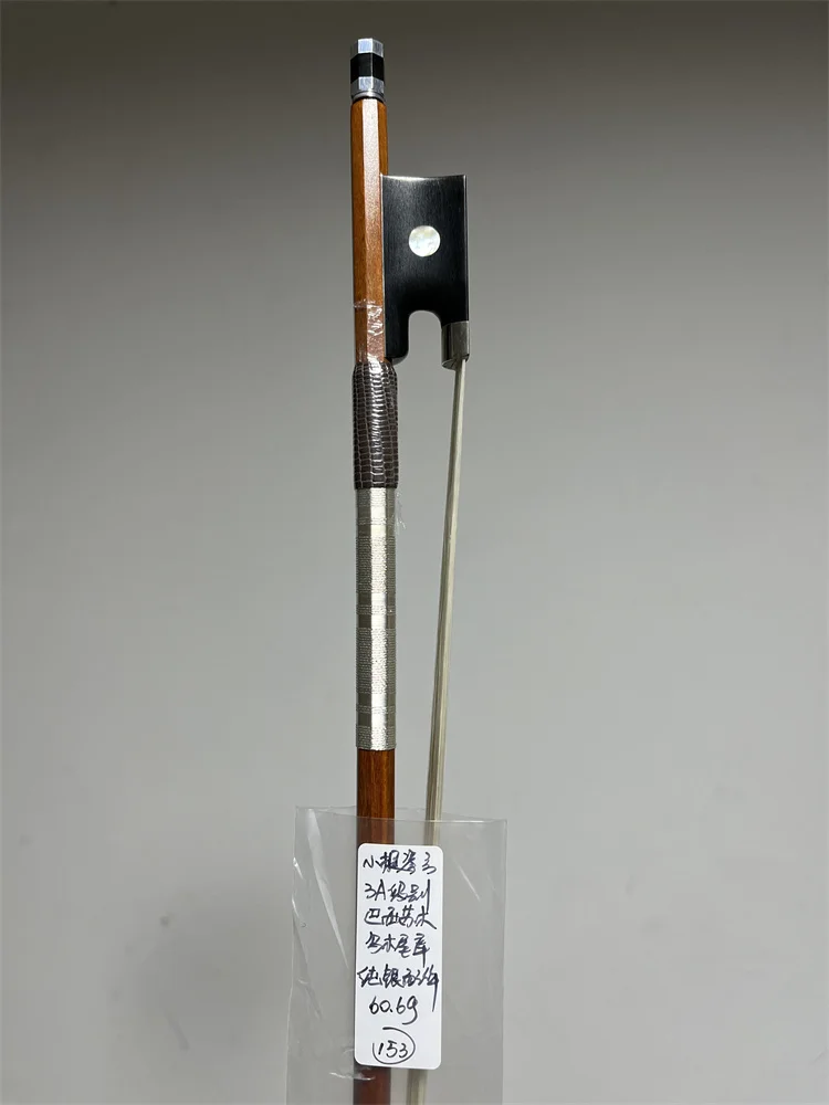 Foto real de gama alta, arco de violín de madera de Pernam buco de 60,6g, tamaño 4/4, pelo de caballo de Mongolia/montaje plateado/Rana de ébano puro No.153
