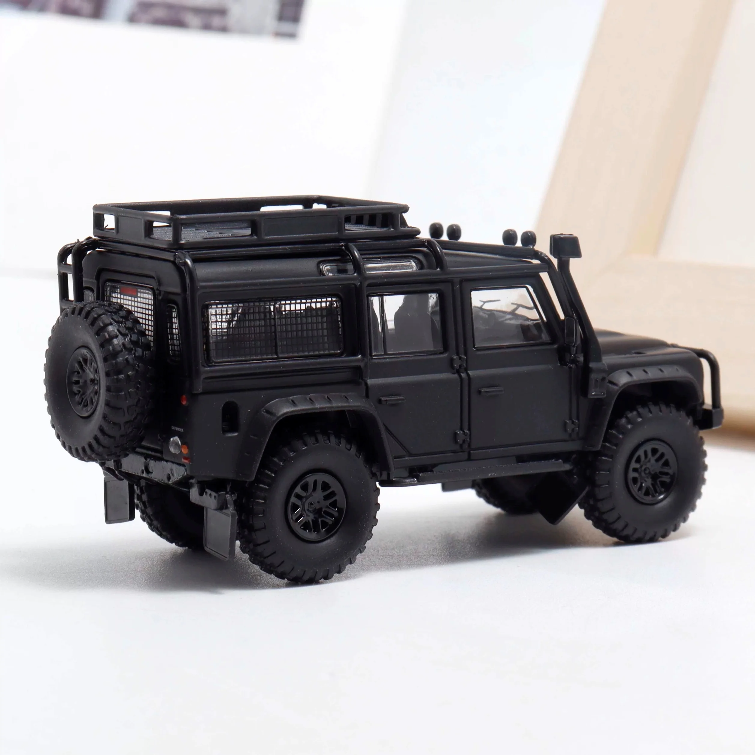 ماستر 1:64 موديل سيارة ديفندر 4x4 مصنوع من خليط معدني مع ملحقات #4