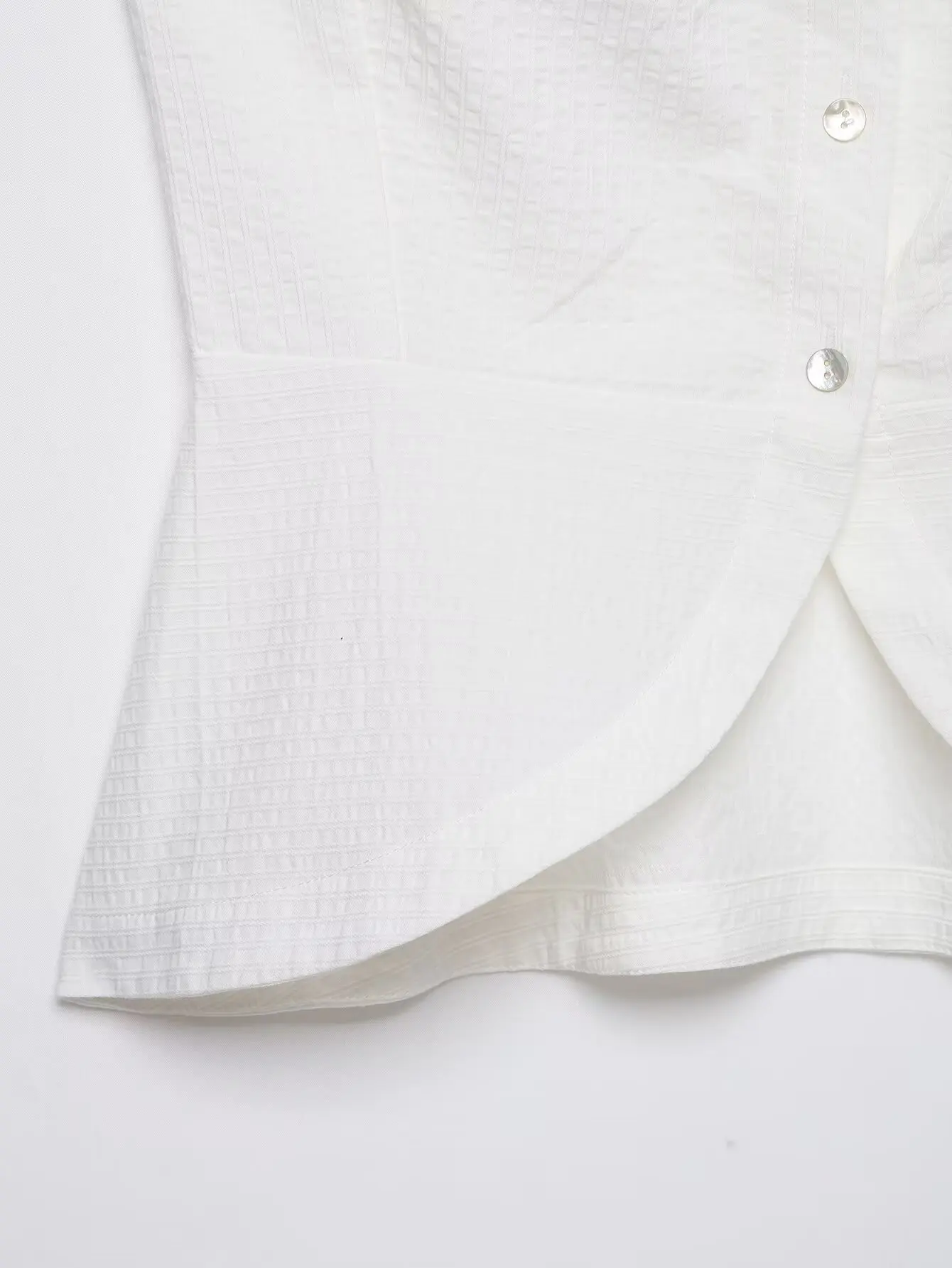 HH Französischer Stil Weiße Bluse mit Ausschnitten und Bindekragen Kurzarm Vorderer Knopfverschluss Schößchen-Oberteil Sommer Picknick Resort & Strand Büro-Outfit – Detail 6
