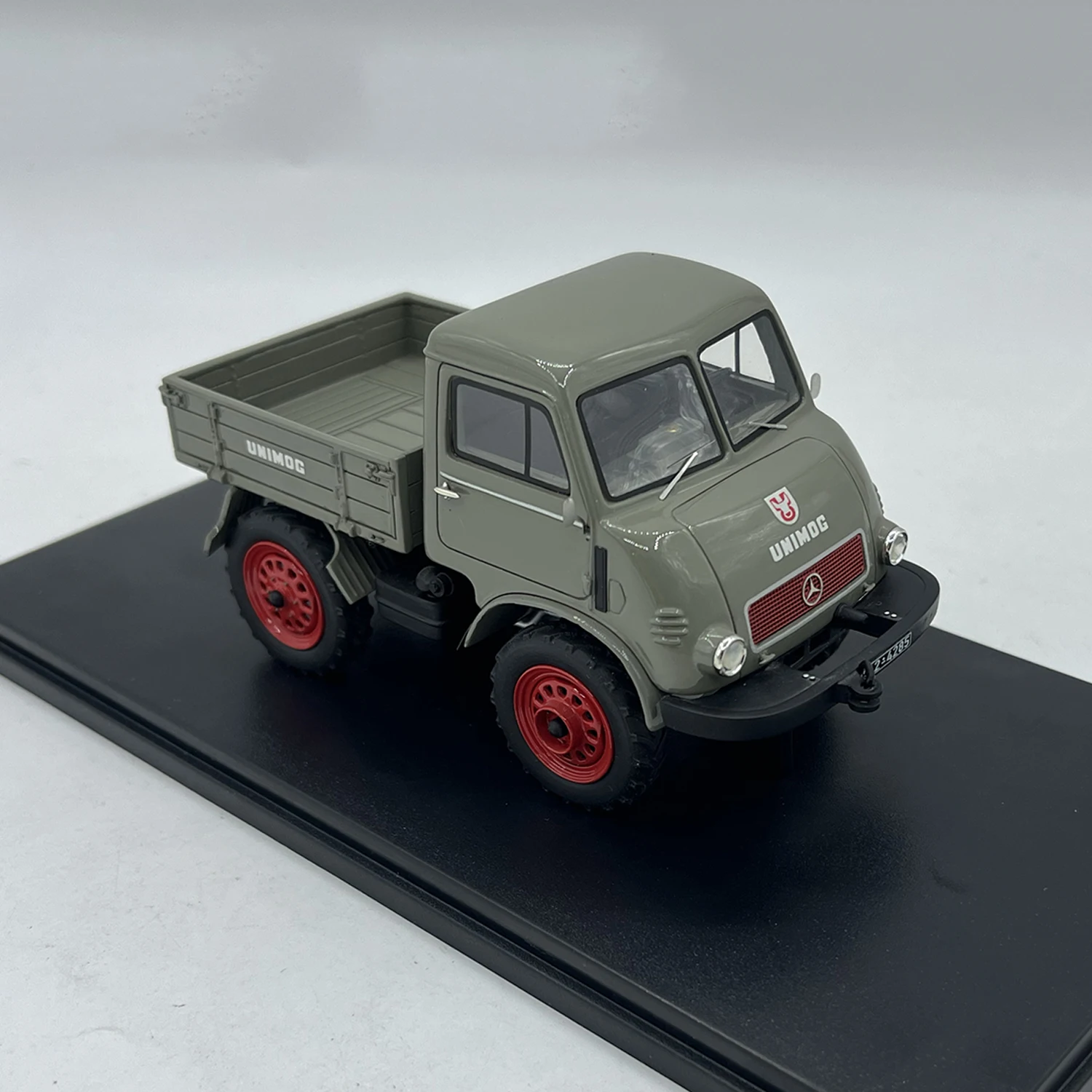 PERFEX 1:43 Scale Resin Mercedes-Benz Unimog Truck Toys Cars Model Classics Nostalgia Adult Gifts Souvenir Static Display