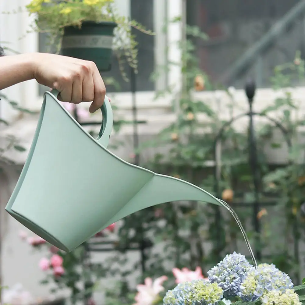 2L Useful Plastic Comfortable to Hold Large Capacity Pot Sprinkling Plant Watering Can Watering Bottle Wear-resistant