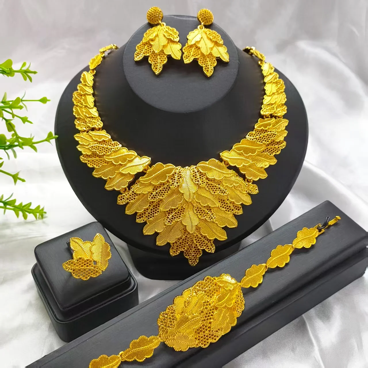 

New 24K Gold Plated Dubai Bridal Necklace Earrings Ring Bracelet Set Indian Ladies Jewelry Set In Stock