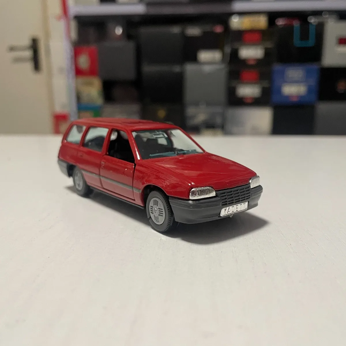 Diecast 1:43 Scale Opel Kadett GL Alloy Car Model Collection Souvenir Display Ornaments Vehicle Toy