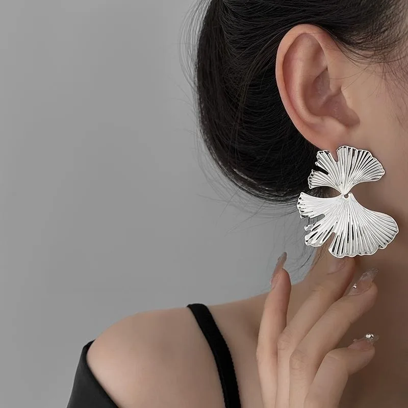 Retro Trendy Statement Drop Earrings for Women Party Ginkgo Biloba Leaves Dangle Earrings Classic European Metal Jewelry Gift