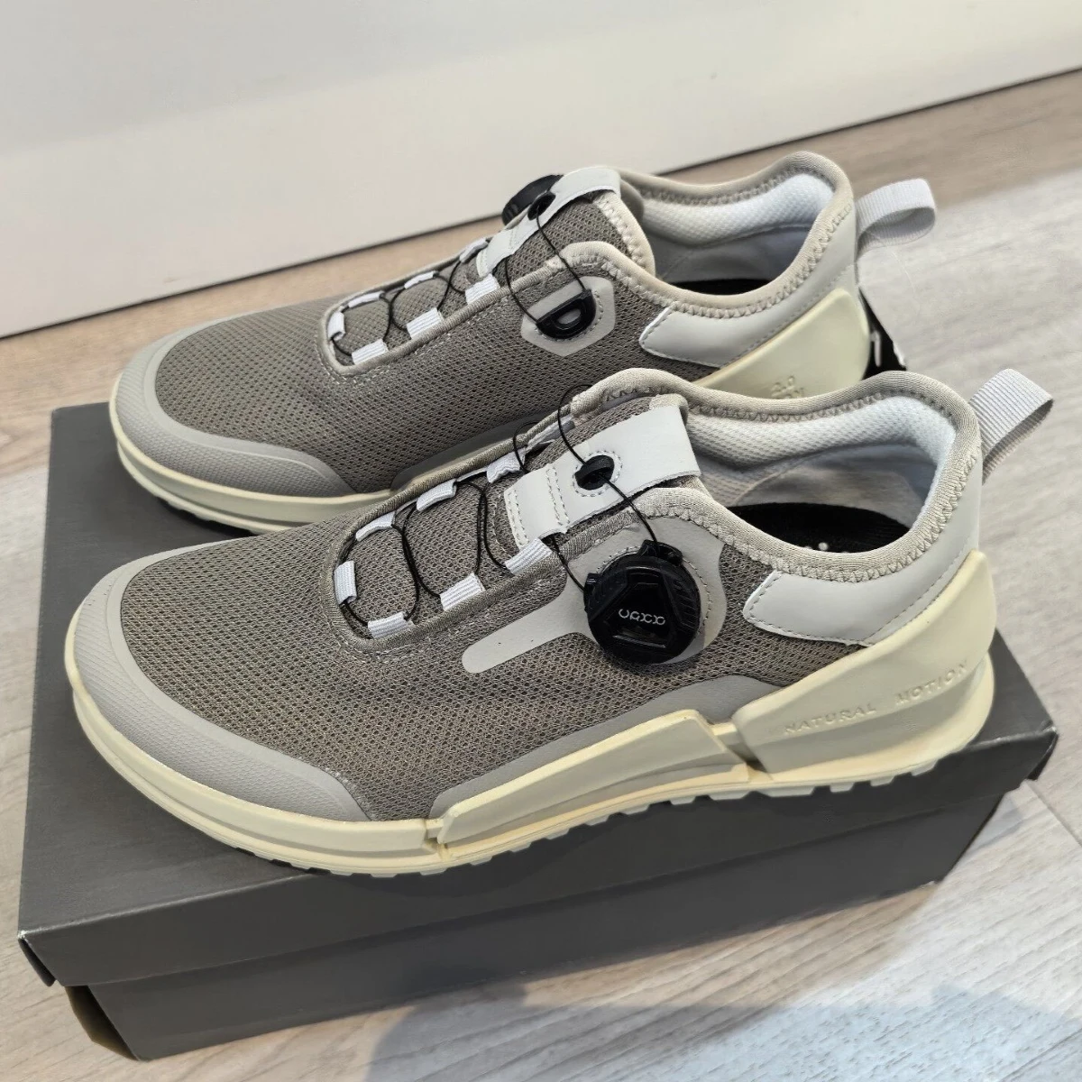 

Casual Sports Unique Rotary Shoes Men Quick Wear Walking Luxury Brand Fashion Exclusive Sneakers Mesh Light Cycling Hiking Chic