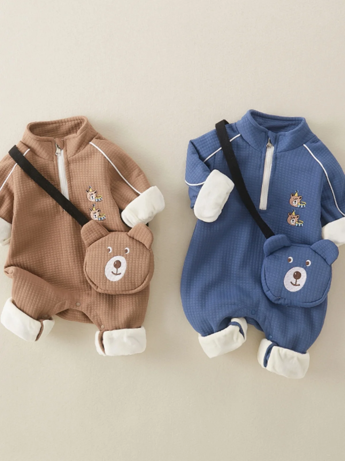 

Очаровательная одежда для новорожденных: осенне-зимняя новая куртка с флисовой подкладкой, длинными рукавами, милым мультяшным принтом, хлопковая, для малышей.