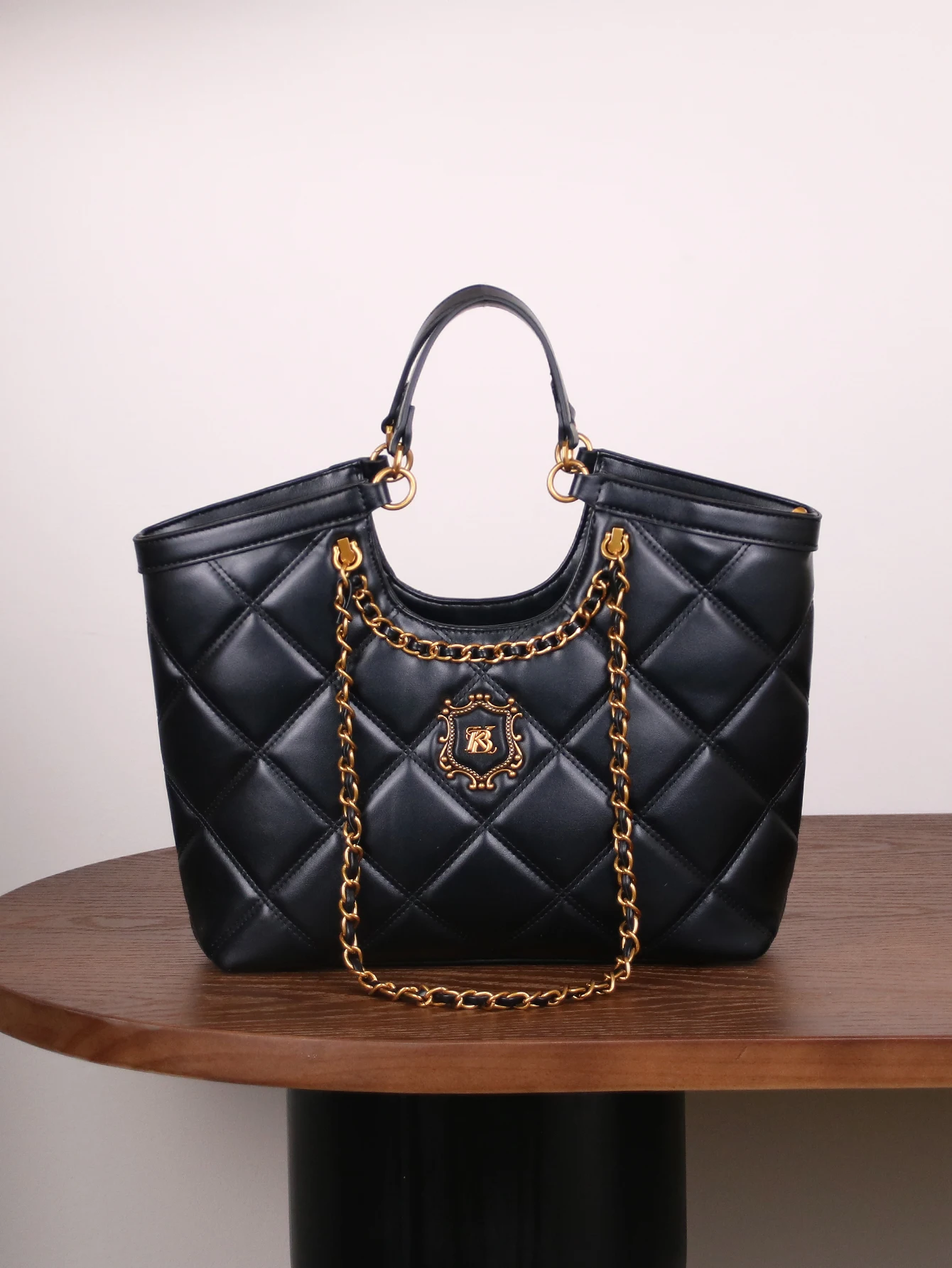 

Осенне-зимняя легкая сумка-тоут большой емкости в стиле ретро, роскошная женская сумка-тоут с ромбической вышивкой, новинка 2025 года, темперамент, западный стиль c