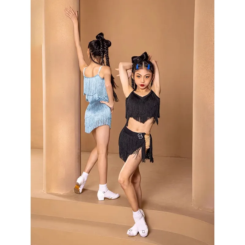 Neue lateinamerikanische Tanzkostüme für Sommerkinder und Mädchen für Aufführungen, zweiteiliges Set mit Quasten, Bühnenkostüme, Cha-Cha-Tanz