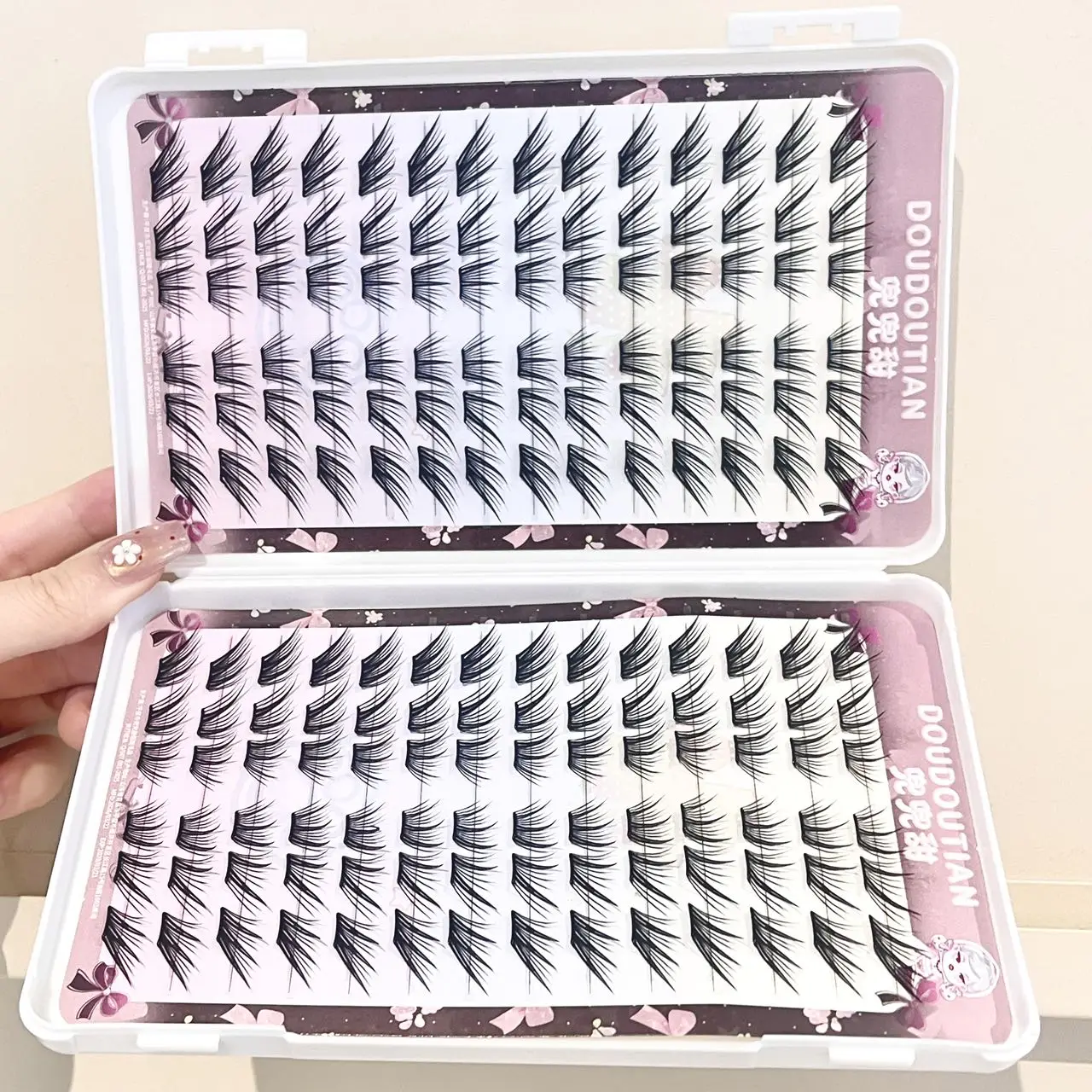 Doudoutian Klebefreie, dünne Fox Upturn Slanted Lash Wimpernbücher mit transparentem, dünnem Band, leichte, ausgestellte Wimpernbüschel für den Augenlifting-Effekt, tägliches und Party-Make-up – Detail 3