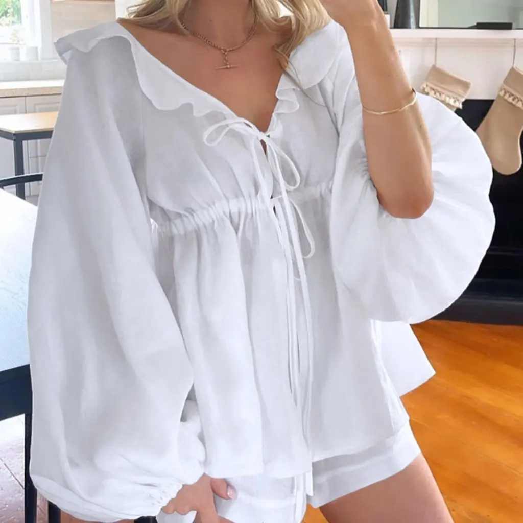 

Женский летний комплект из двух предметов из хлопка и льна, белый топ с рукавами-фонариками и v-образным вырезом, шорты в европейском и американском стиле