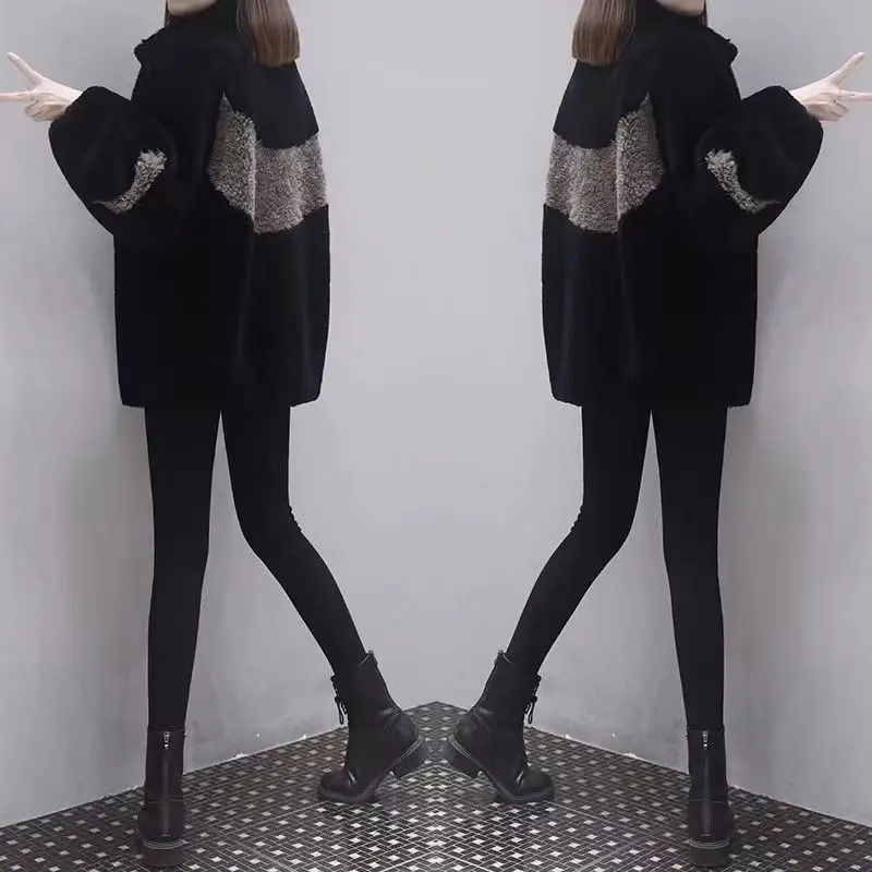 A New Winter Korean Style Large-sized Loose and Color-blocked Coat with Thickened Fleece Faux Lambskin for Women Women’s Wear