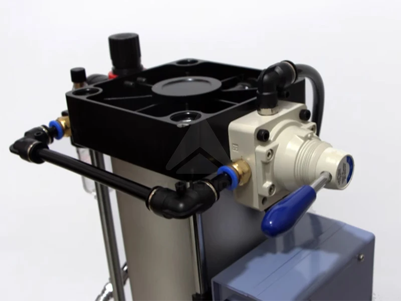 سطح المكتب حاقن البلاستيك العمودي آلة صب حقن البلاستيك الصغيرة لسطح المكتب للحجم الصغير والمختبر PE