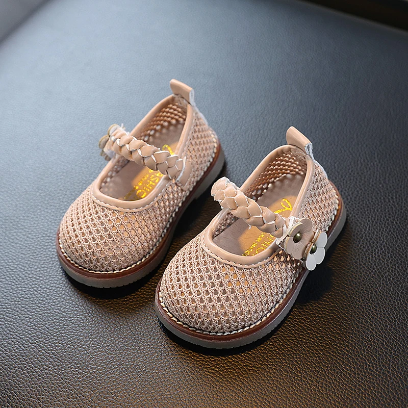 Baby Princess Casual Shoes Weave Comfortable Toddler Walking Shoes Sweet Flowers Soft Sole 2026 Summer New Kids Beach Shoes