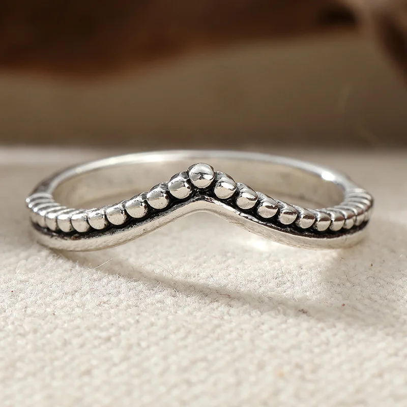 Ladies' Distressed Wave Fine Loop Ring With Single Sided Round Bead Texture Twisted Accessory Fashion Minimalist Ring
