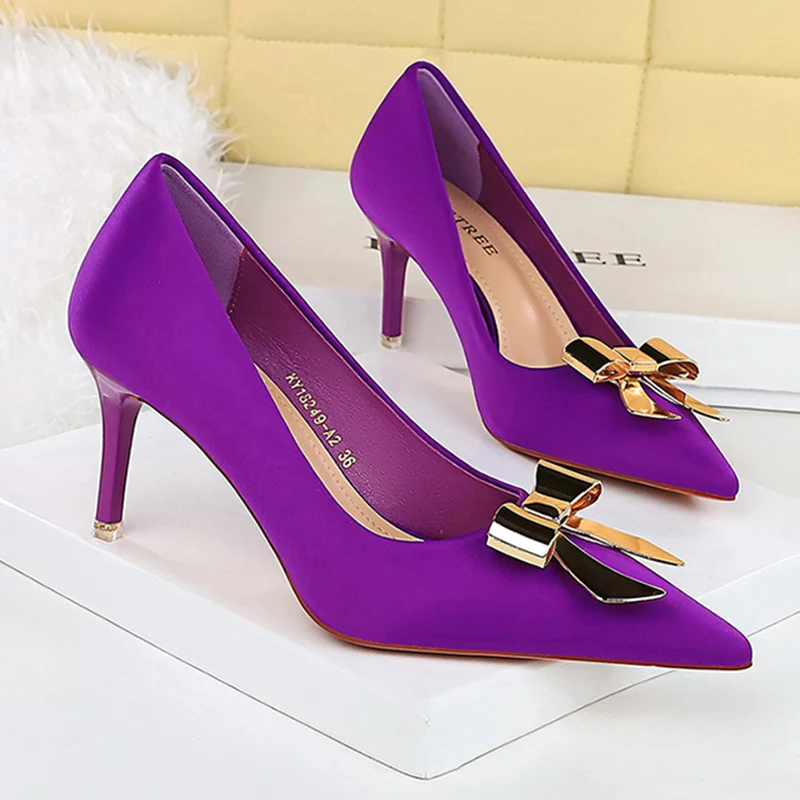 

Женские туфли-лодочки на высоком каблуке 7,5 см и 10,5 см, гламурные, фиолетовые, с металлическим бантом-бабочкой, элегантные, для банкетов