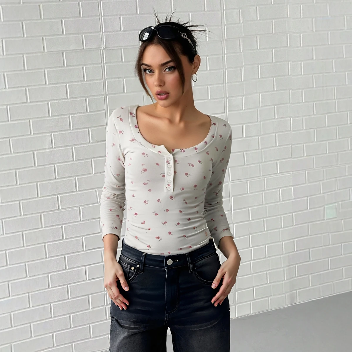 

Женские всесезонные вентилируемые удобные футболки 2025 года, футболки с длинными рукавами и круглым вырезом на пуговицах в горошек