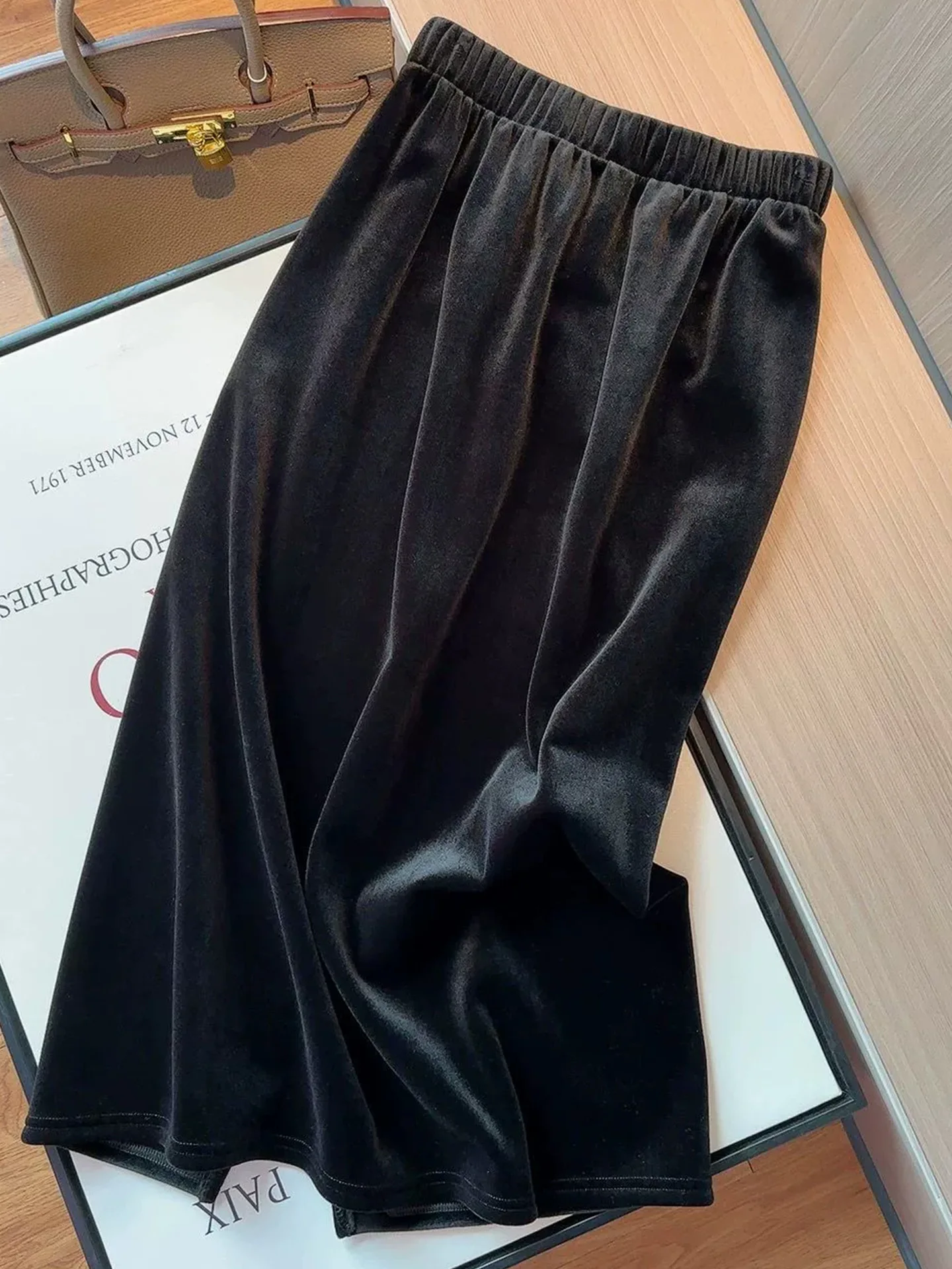

Винтажная черная бархатная юбка миди в стиле Харадзюку для женщин, осенне-зимняя, с разрезом сзади, на эластичной талии, прямая, мягкая, теплая, для офиса и повседневной носки